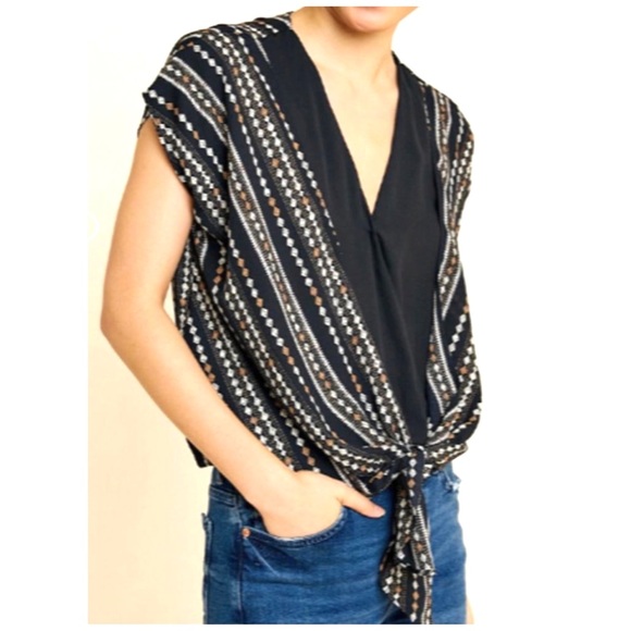 Hayden Los Angles Cap Sleeve Tie Front Top - Picture 14 of 14